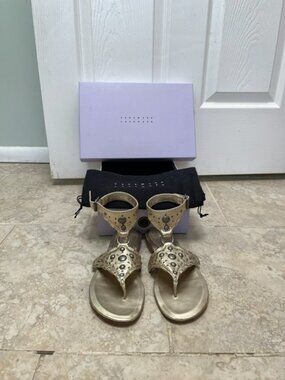 Vera Wang Lavender Gold Leather with Grommets Gladiator Sandal Size 7